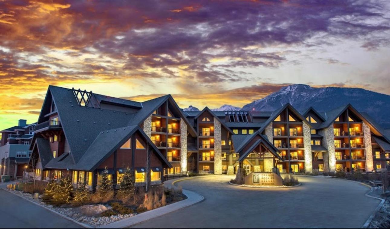 Cozy One Bedroom Condo With Indoor Pool And Hottub Canmore Exterior foto